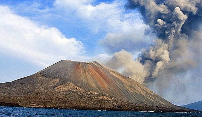 العلماء  الجيولوجيون  يكتشفون أكبر بركان تحت الماء.