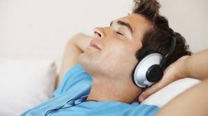 دراسة : تشير الأبحاث إلى أن المصابين بالاكتئاب يشعرون بالتحسن بعد الاستماع إلى الموسيقى الحزينة.