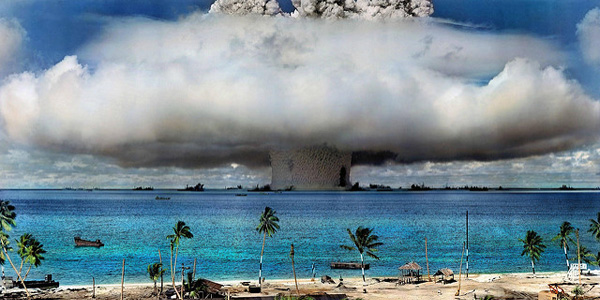 أخبار علمية : الكربون المشع من تجارب القنابل النووية وجد في خنادق  في أعماق المحيطات.